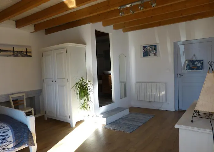 Domaine De Bonnet Bed & Breakfast