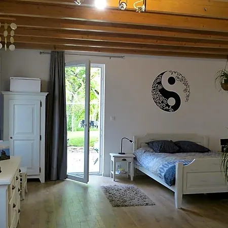 Domaine De Bonnet Bed & Breakfast